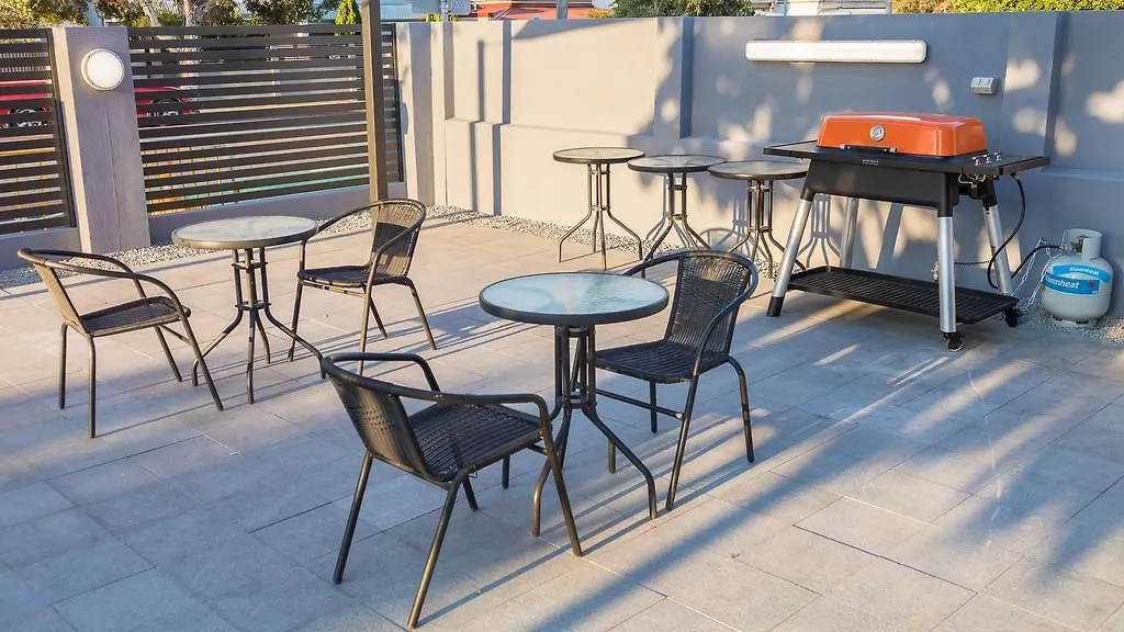 Batavia Apartments Perth 3*,